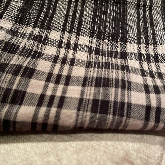 Joie Plaid Ruffle Button-down Blouse Size XS Black/Grey Mother Pearl Buttons - Picture 7 of 8